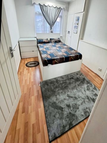 4 bedroom House To Let - Photo 2