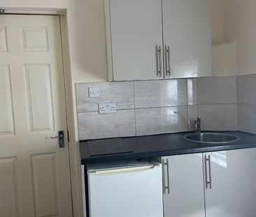 Studio Flat, Stroud Green Road, N4 - Photo 2