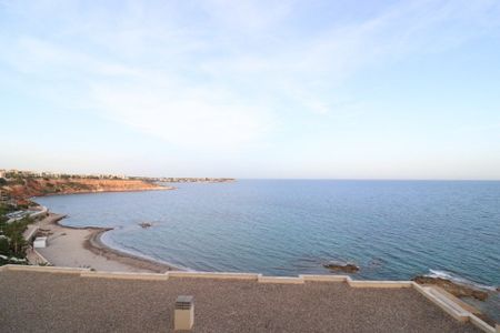 Apartamento con vistas al mar en Campoamor. Temporada baja - Photo 5