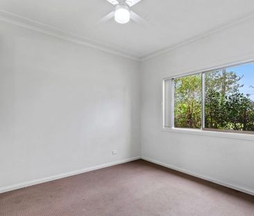 Comfortable Family Home in Convenient Location - Photo 2