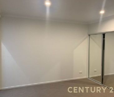 Stunning Family Home - Photo 2