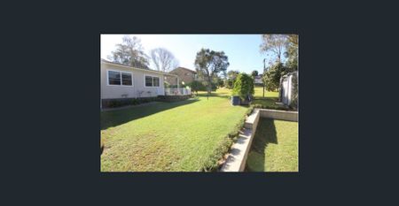 Spacious 3-Bedroom House - Photo 5