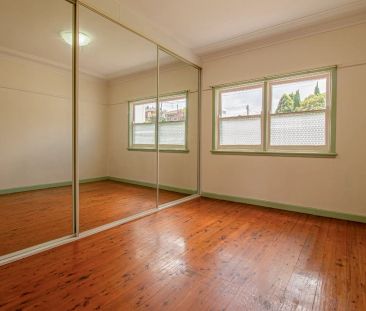 Spacious Three Bedroom House - Photo 1