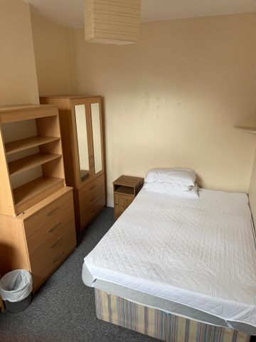 4 bedroom terraced house to rent - Photo 4