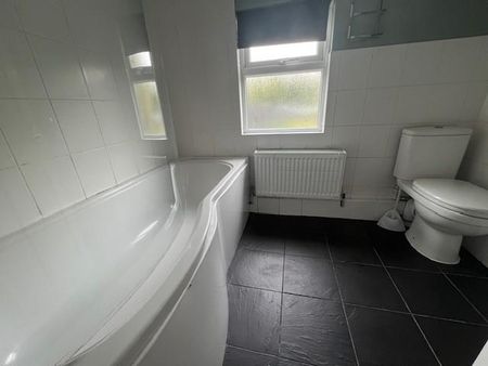 3 bedroom terraced house to rent - Photo 3