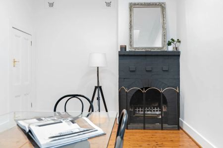 CHARMING HOME IN A PREMIUM SETTING - Photo 2