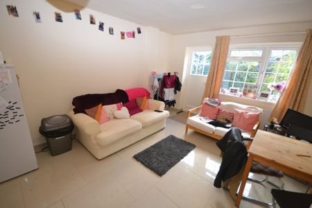 3 bed Semi-Detached House for Rent - Photo 3