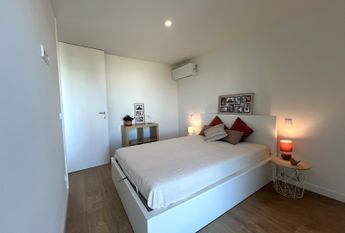 Apartamento T1 para Arrendamento com Varanda e Lugar de Estacionamento em Paranhos