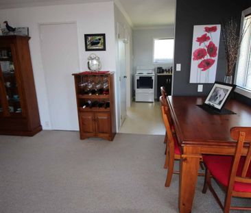 Tidy 2 bedroom - Photo 2