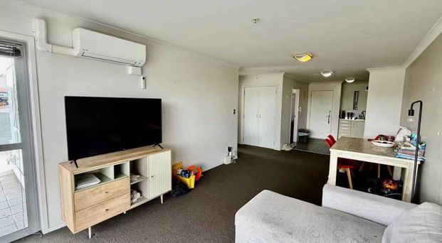 City-Fringe Living – Modern Apartment in Eden Terrace - Photo 1