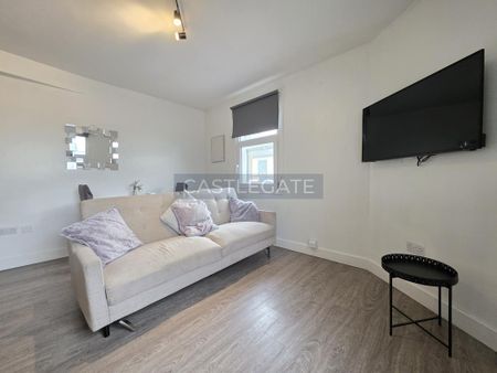1 bedroom flat to rent - Photo 2