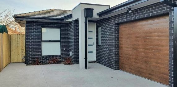 2-Bedroom Gem in Lalor with Modern Comforts - Photo 2