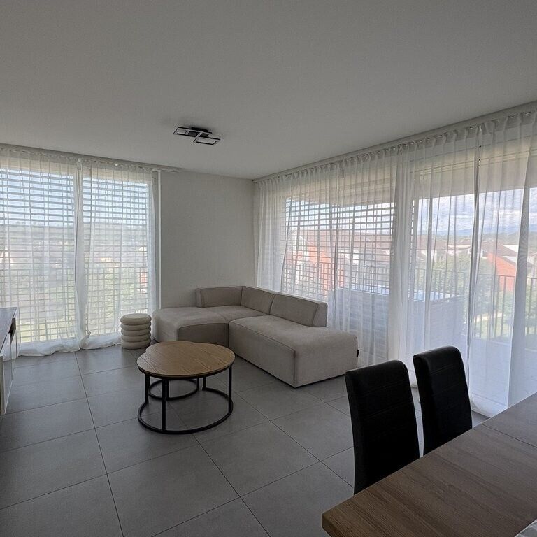 Housing with spacious balcony - Photo 1