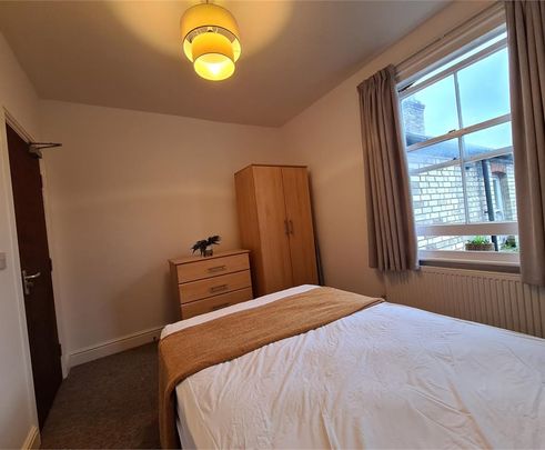 Room 3, Flat 2, 33 Mill Road, Cambridge - Photo 1