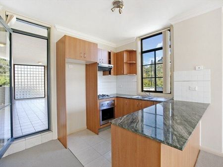 Luxury Three Bedroom Apartment in the Heart of Parramatta CBD - Photo 2