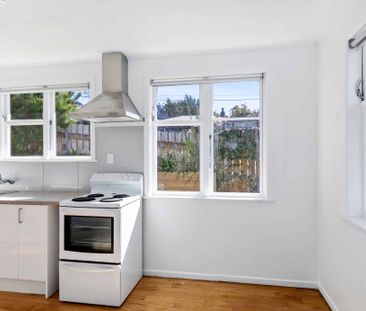 Stokes Valley 4 Bedrooms - Photo 3