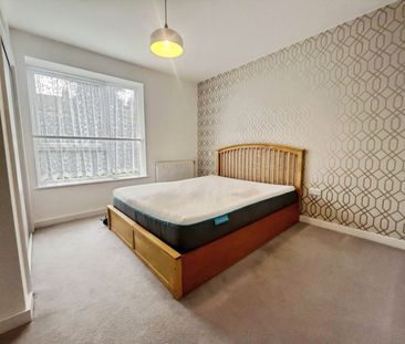 1 bedroom Flat To Let - Photo 2