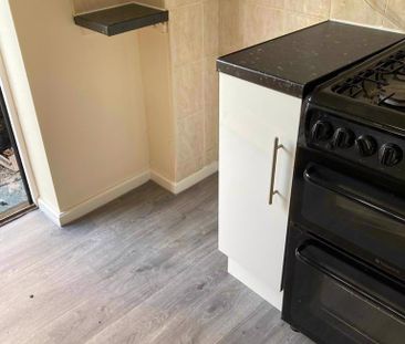 2 bedroom semi-detached house to rent - Photo 5