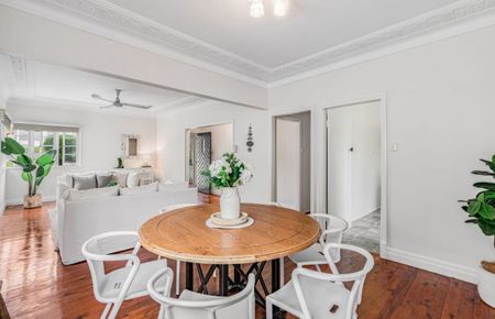 Renovated, Great Location, Air Con - Photo 3