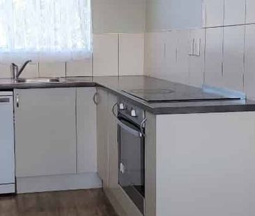 Sunny Three-Bedroom Family Home - Photo 3