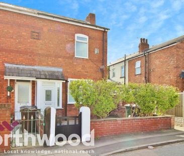 3 bedroom semi-detached house to rent - Photo 2