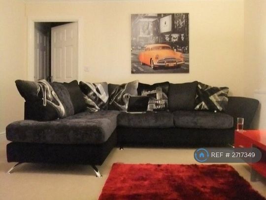 4 bedroom semi-detached house to rent - Photo 1