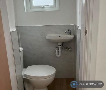 2 bedroom end of terrace house to rent - Photo 6