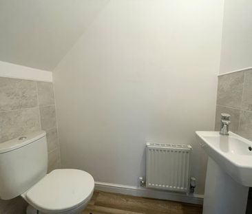 3 bedroom semi-detached house to rent - Photo 4