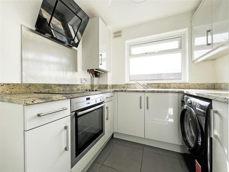 1 bedroom Flat to rent - Photo 4