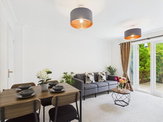 1 bedroom in a house share to rent - Photo 1