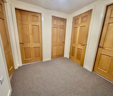 2 bedroom Flat To Let - Photo 1