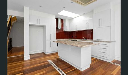 12 Bleazby Avenue, Brighton VIC 3186 - House For Rent | Domain - Photo 3