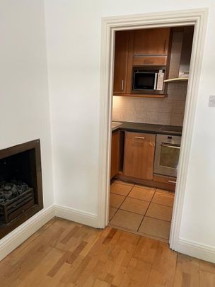 1 Bed Flat, The Mall, W5 - Photo 1