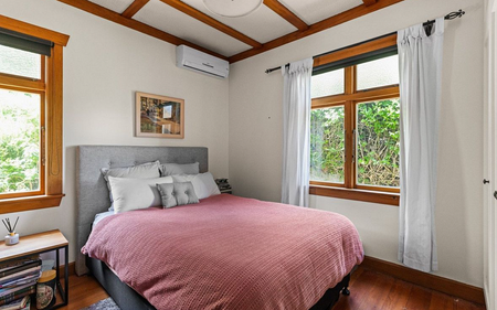 Immaculate Hilltop Smart Bungalow - Ocean Views - Photo 2