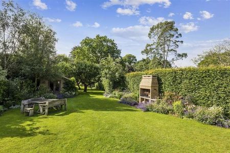 Mark Way, Godalming, GU7 - Photo 2