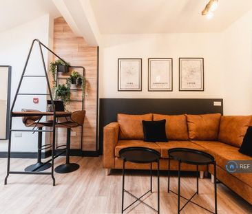 1 bedroom in a house share to rent - Photo 2
