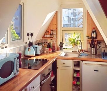 Top Floor Apartment Moments From The Beach - Photo 4