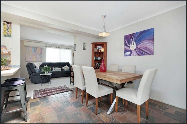 Spacious Family Home in Prime Cranebrook Location - Photo 1