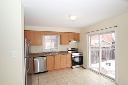 For Lease - 35 Buchanan Drive, New Tecumseth, Ontario - Photo 4