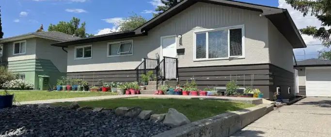 IMMEDIATE POSSESSION 2 BEDROOM UNIT AVAILABLE NOW! AFFORDABLE INNER CITY LIVING! | 34 Rossburn Crescent Southwest, Calgary - Photo 1