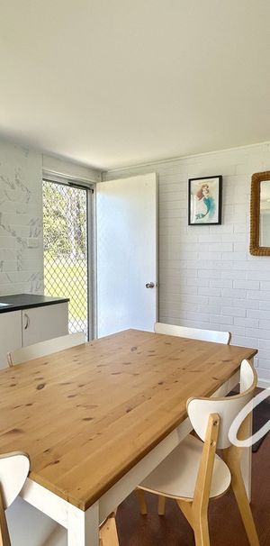 Furnished 2-Bedroom Home – Walk to School & Sports Centre - Photo 2