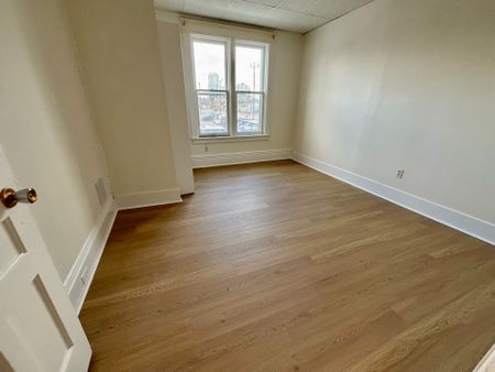 For Lease - 144 Bradford Street Unit# 1, Barrie, Ontario - Photo 2