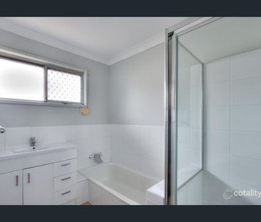 4 BEDROOM FAMILY HOME WITH SPACIOUS OPEN KITCHEN DINING AND SEPARAT... - Photo 5