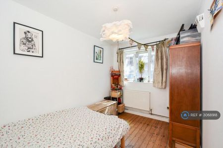 3 bedroom flat to rent - Photo 4