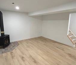 1 bedroom basement with separate entrance - Photo 2