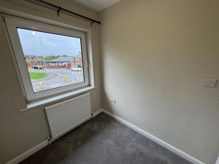 3 bedroom semi-detached house to rent - Photo 4