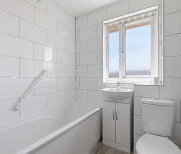2 bedroom end of terrace house to rent - Photo 5
