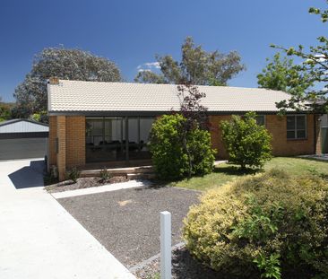 8a Sabine Cl, Garran ACT 2605 - House For Rent | Domain - Photo 1