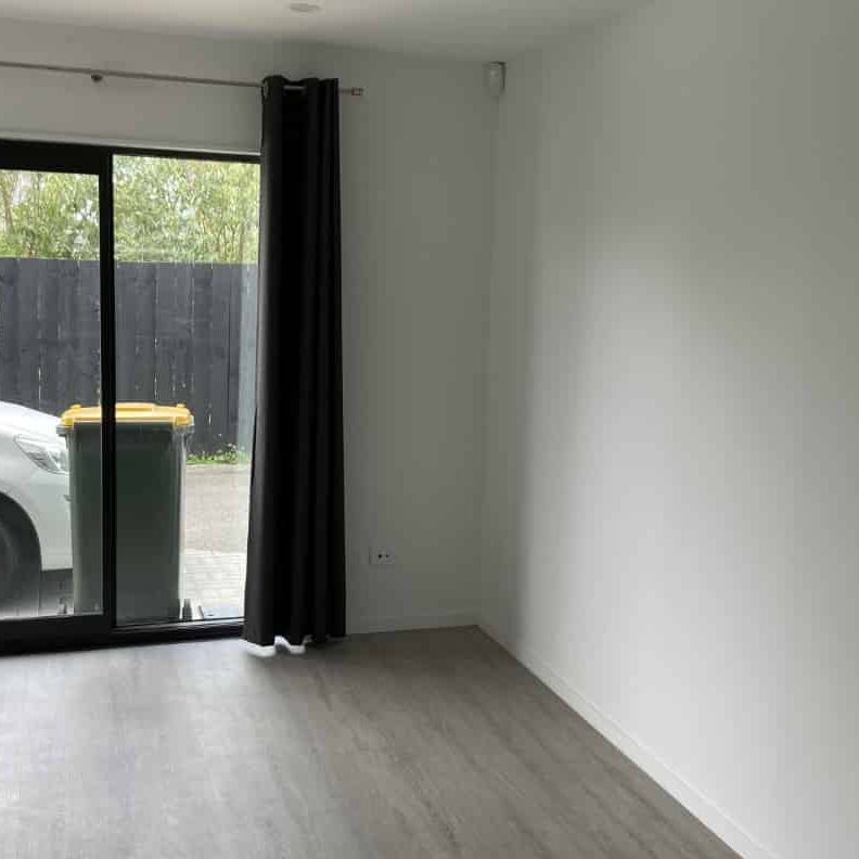 Discover comfort and style at 2/20 Metcalfe Rd, Ranui. - Photo 1