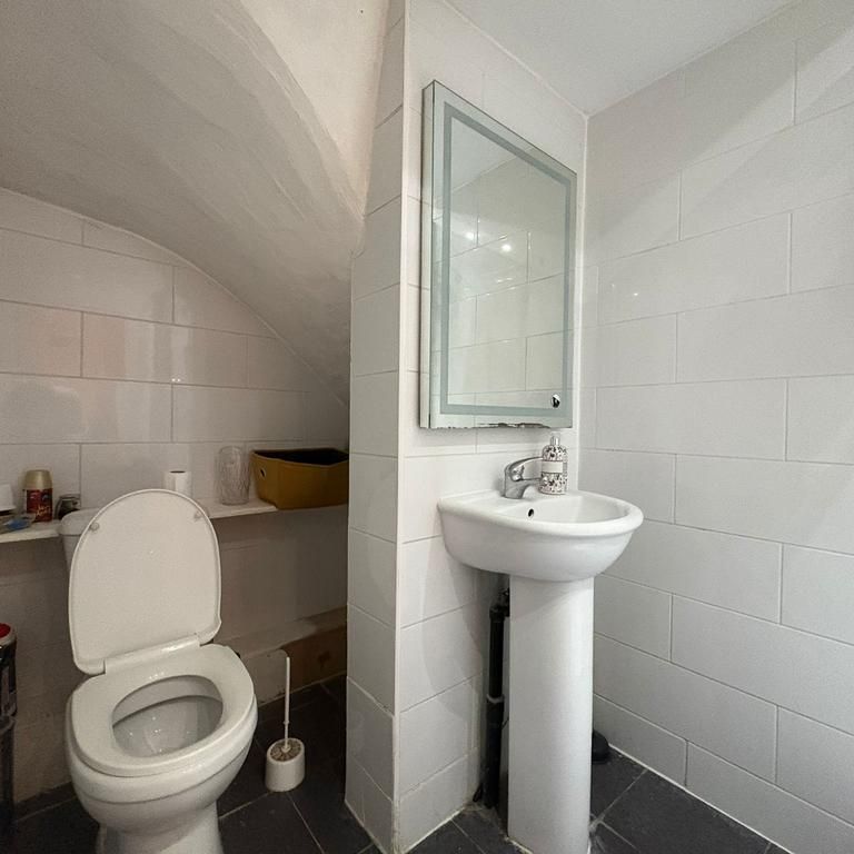 1 bedroom house of multiple occupation to rent - Photo 1